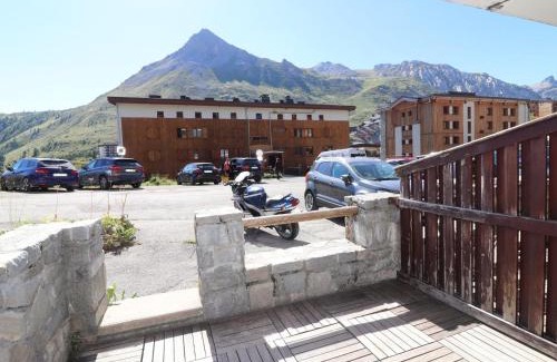 Les Almes Apartment | Renovated Studio in Tignes Le Lac with Balcony & Terrace