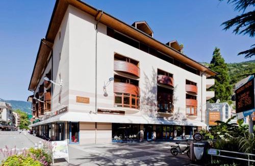 Brides-les-Bains Apartment | Cozy Studio with Balcony, WiFi & Spa Near Brides-les-Bains