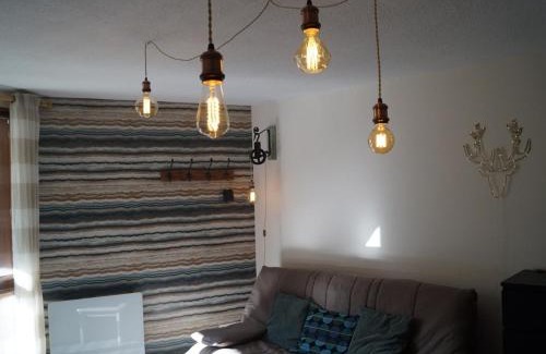 Le Super-Sauze Apartment | Inviting Studio with Terrace Near Ski Slopes - Super Sauze