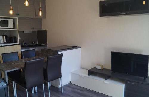 Le Super-Sauze Apartment | Inviting Studio with Terrace Near Ski Slopes - Super Sauze