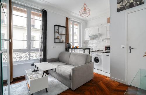 Quartier de la Roquette Apartment | Chic Studio near Paris Metro with Free WiFi for 2 Guests