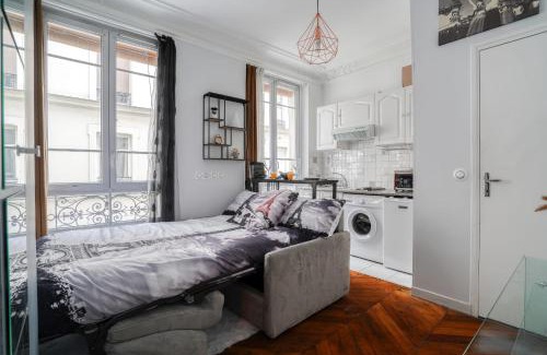 Quartier de la Roquette Apartment | Chic Studio near Paris Metro with Free WiFi for 2 Guests