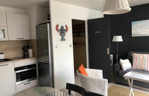 Noirmoutier-en-l'Ile Apartment | Renovated Studio Near Lutins Beach with Private Terrace