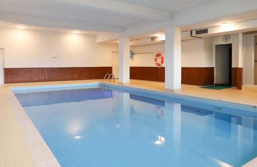 Randogne Apartment | Cozy Studio Résidence du Rhône A-B-14 with Pool Access