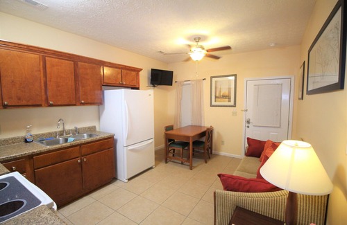 Ellenwood Apartment | Top-Rated Studio Red with Kitchen Amenities for Your Stay