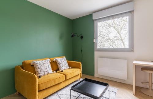 Republique - Les Ponts Apartment | Newly Renovated Studio with Child-Friendly Amenities