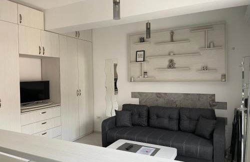 Chiajna Apartment | Discover Studio Residence Militari: 4-Star with Pool & Spa