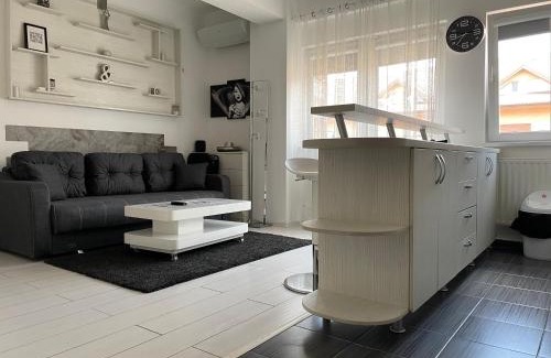 Chiajna Apartment | Discover Studio Residence Militari: 4-Star with Pool & Spa