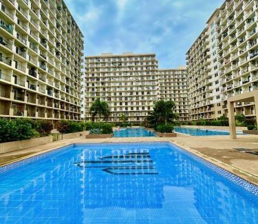 Lapu-Lapu Apartment | Studio Retreat with Balcony and Pool