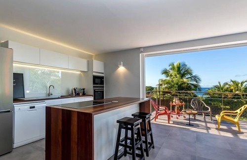 Tartane Apartment | Romantic Studio with Private Terrace and Sea View