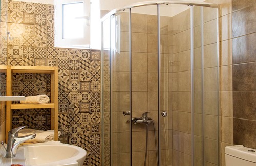 Palekastro Apartment | Romantic Studio in City Center, Steps from the Beach!