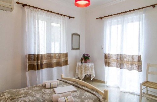 Palekastro Apartment | Romantic Studio in City Center, Steps from the Beach!