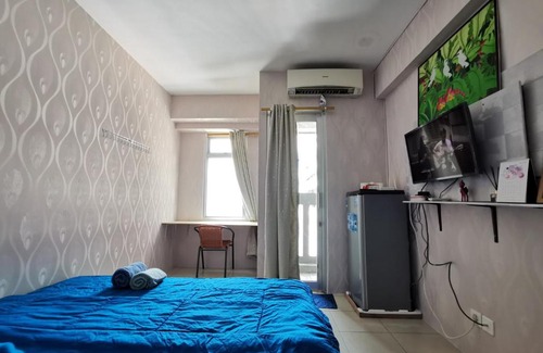 Pluit Apartment | Sea View Studio Room with Fast Wifi and Pool Access