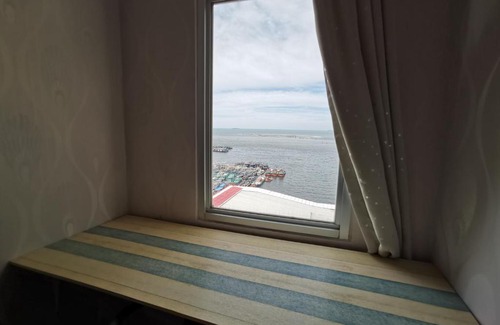 Pluit Apartment | Sea View Studio Room with Fast Wifi and Pool Access