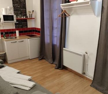Parc-de-Montsouris Apartment | Cozy Studio Rue de la Santé with Family-Friendly Amenities