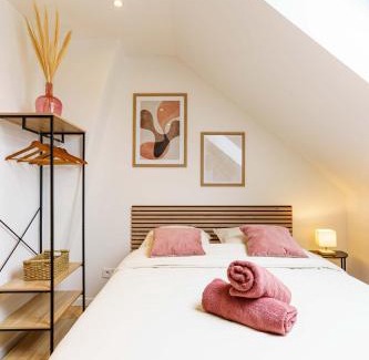 Saint-Quentin Apartment | Cozy Studio for 2 with WiFi Near the Train Station