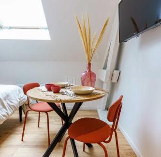 Saint-Quentin Apartment | Cozy Studio for 2 with WiFi Near the Train Station