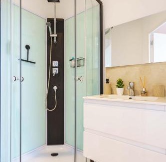 Saint-Quentin Apartment | Cozy Studio for 2 with WiFi Near the Train Station