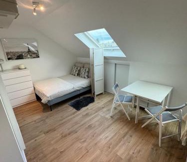 Saint-Cyr-l'Ecole Apartment | Enjoy Family-Friendly Stays at Studio Saint Cyr Hotel