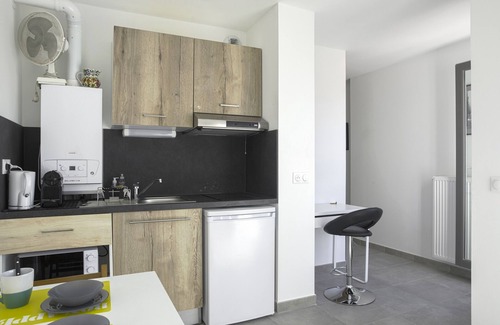 Saint-Martin Apartment | Relaxing Studio Retreat with Parking in Montpellier
