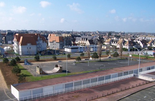 Courseulles-sur-Mer Apartment | Seaside Studio with Oceanfront Views, Rated 9.6/10