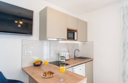 Zaton Apartment | Oceanfront Studio Seastar Apartment with Balcony Views