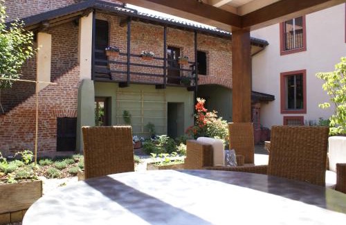 Bellinzago Novarese House | Guest Rated: 9.1 - Studio Sforzesco with Breakfast & Dining