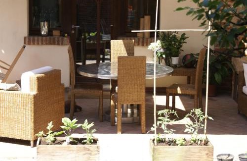 Bellinzago Novarese House | Guest Rated: 9.1 - Studio Sforzesco with Breakfast & Dining