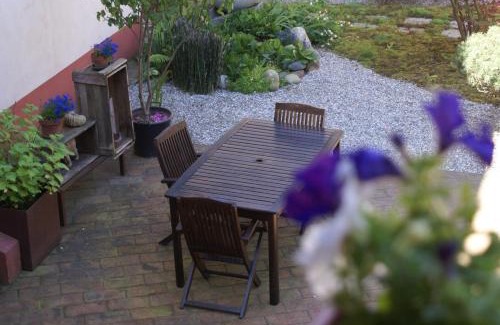 Bellinzago Novarese House | Guest Rated: 9.1 - Studio Sforzesco with Breakfast & Dining