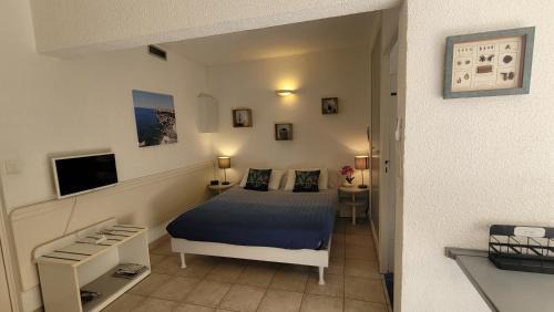 Molini Apartment | Beachfront Studio Steps from Agosta Porticcio with Ocean View
