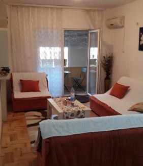 Podmaine Apartment | Budget-Friendly Stay at Studio Slavica - Family Friendly