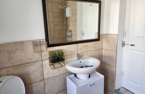 Stone Apartment | Cozy Studio in Greenhithe with Family-Friendly Amenities