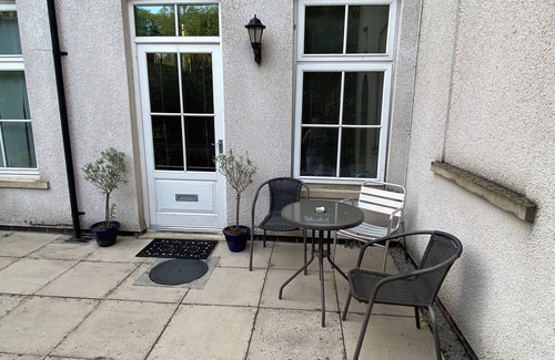 Macclesfield Apartment | Unique Town Centre Apartment with Kitchen and Breakfast