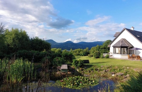Dawros Apartment | Cozy Studio Retreat with Mountain Views Near Kenmare