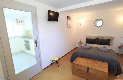 Tunsel Apartment | Cozy Studio Sorgenfrei: Your Ideal Getaway Awaits