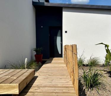 Saint-Evarzec Apartment | Relax at Studio & Spa La Discrète - Rated 9/10 with Hot Tub