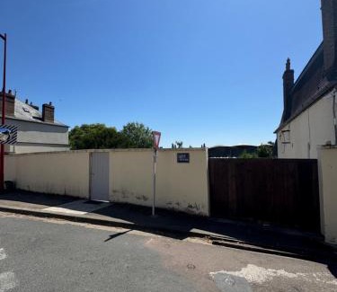 Saint-Florentin Apartment | Budget-Friendly Stay at Studio St Florentin 2