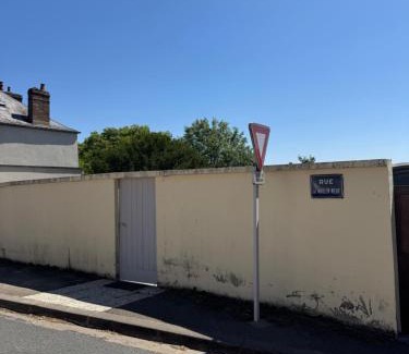 Saint-Florentin Apartment | Budget-Friendly Stay at Studio St Florentin 2