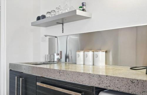 West Hobart Apartment | Studio Stay, Walk to City and Food
