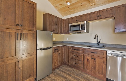 Sunapee Hotel | Guest Rated Studio Suite #1 at The Lodge near Sunapee