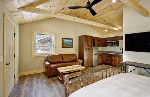 Sunapee Hotel | Guest Rated Studio Suite #1 at The Lodge near Sunapee
