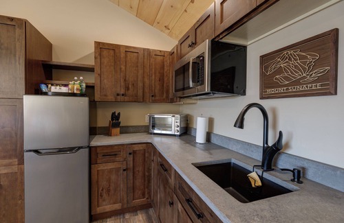 Sunapee Hotel | Unforgettable Studio Suite #3 at The Lodge near Sunapee