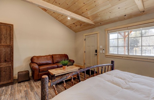 Sunapee Hotel | Inviting Studio Suite #8 at The Lodge near Sunapee Harbor