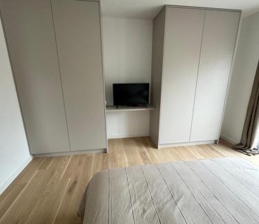 Genay House | Cozy Studio with Balcony and Kitchenette - Pet Friendly Stay