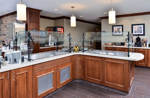 Rochester Apartment | Modern Studio Suite with Pool, Hot Tub & Free Breakfast