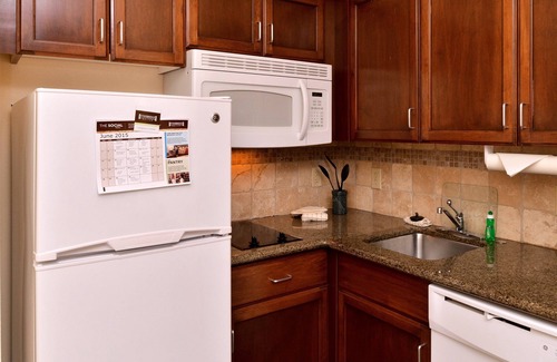 Aquia Harbour Apartment | Business-Ready Studio Suite with Indoor Pool & 24h Center