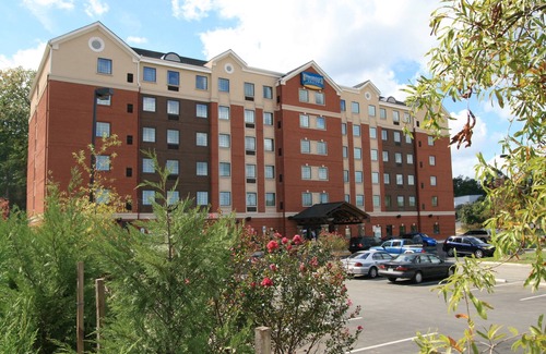 Aquia Harbour Apartment | Business-Ready Studio Suite with Indoor Pool & 24h Center