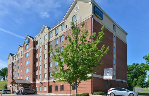 Aquia Harbour Apartment | Business-Ready Studio Suite with Indoor Pool & 24h Center