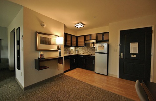 Liverpool Apartment | Ideal Studio Suite Near Syracuse University with Free Breakfast