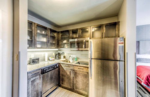 Columbus Apartment | Convenient Studio Suite with Indoor Pool near OSU